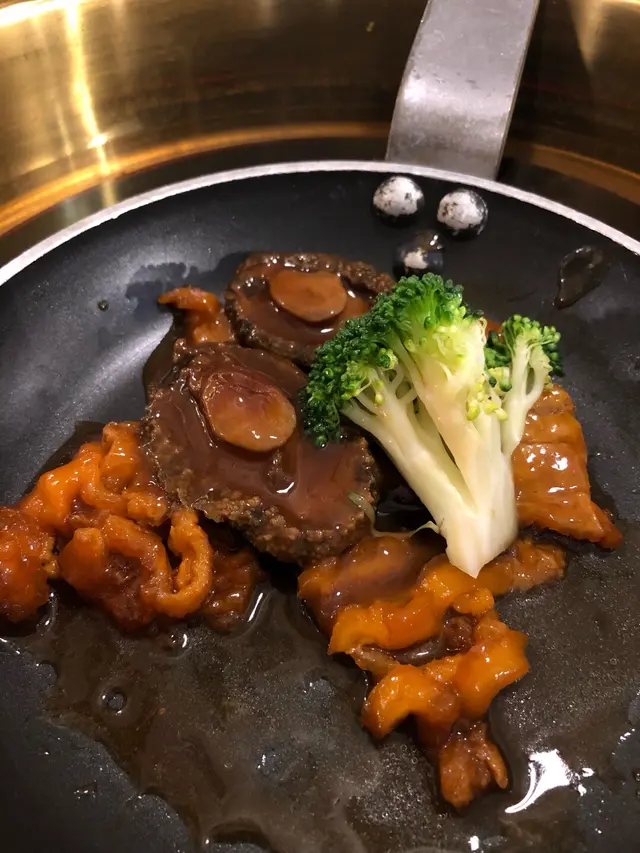 原隻蠔皇扣鮑魚