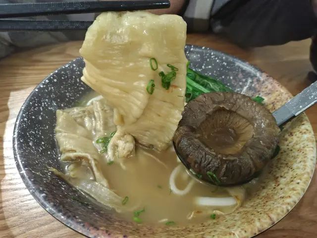 金牌花膠湯麵 $50