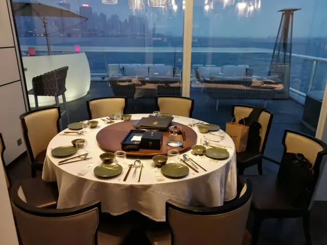 好彩既話有房坐, 但預訂好似有最低消費, 請自行問清楚店員