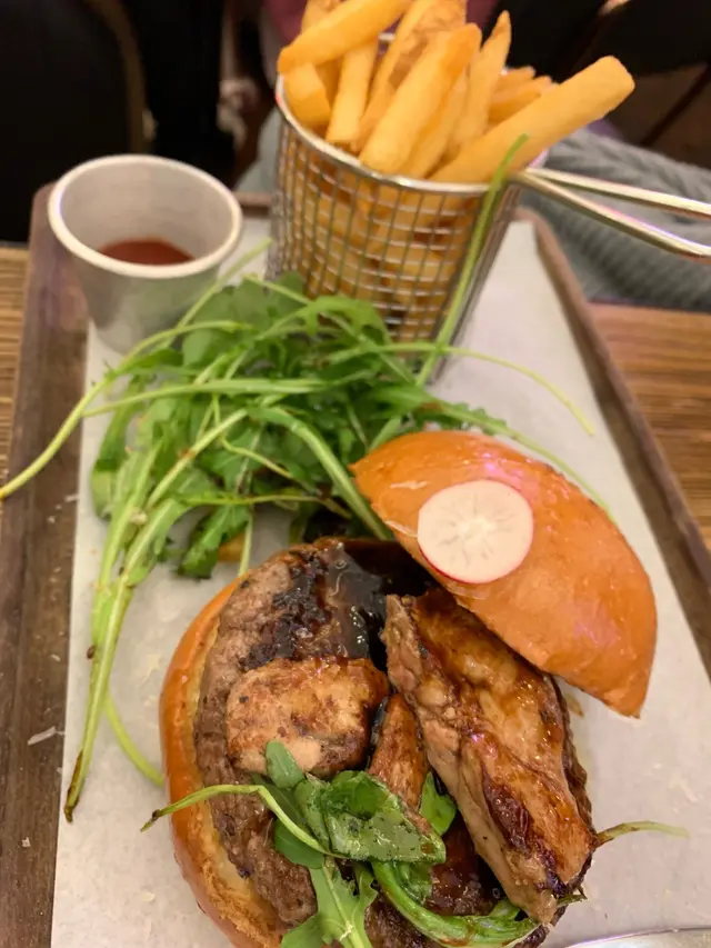 法國鵝肝牛肉漢堡