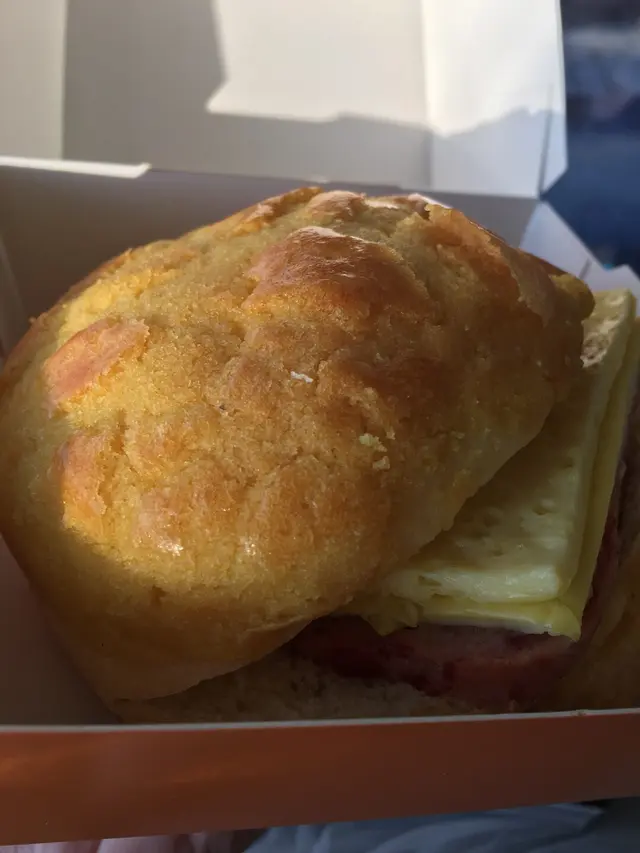 餐蛋菠蘿包