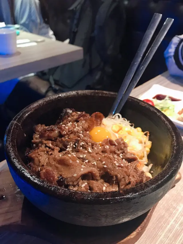 傳統烤肉石頭鍋飯