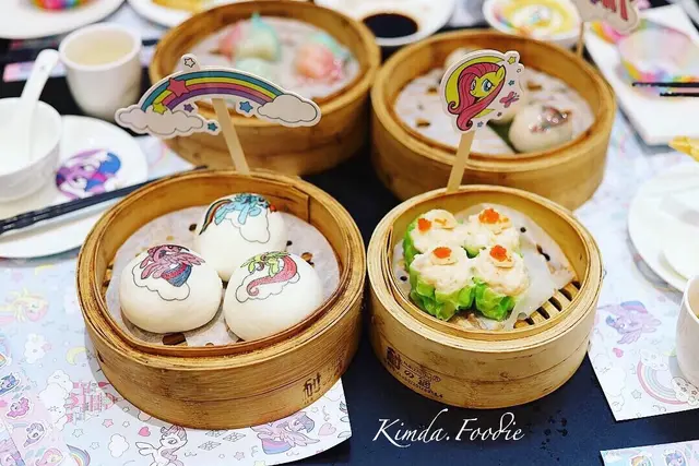 招牌奶黃流沙包 ($48) 日本蟹籽螺片燒賣 ($58)