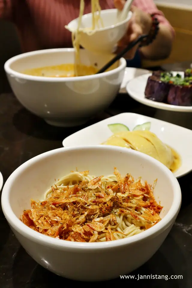 蔥油櫻花蝦撈麵