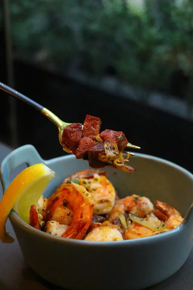 西班牙橡果飼養黑毛豬臘肉腸炒虎蝦