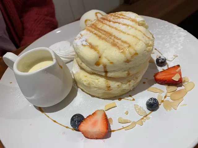 厚pancake  伴海鹽芝士卡士達醬及雲尼拿雪糕