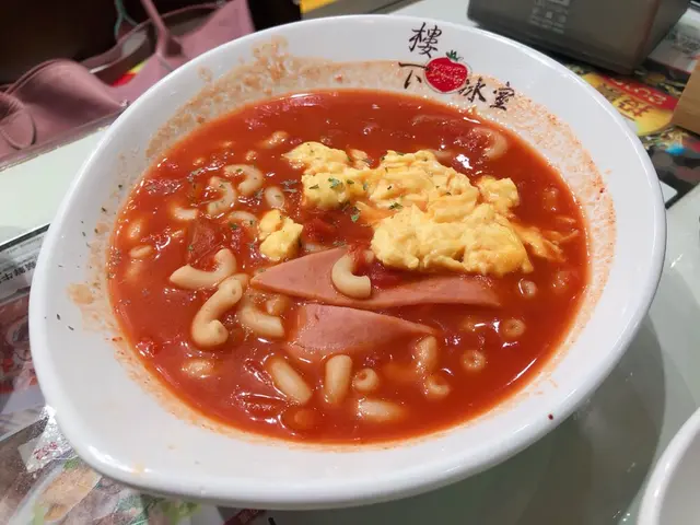 蕃茄濃湯通粉配牛乳炒蛋