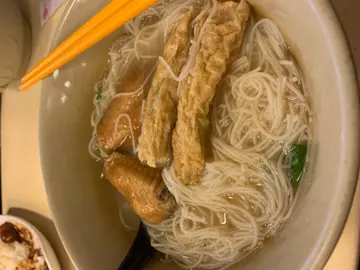 雞翼魚肉春卷米粉