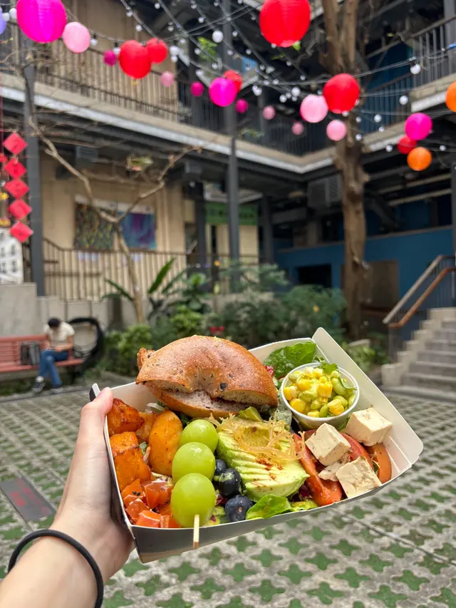 藍莓酸種貝果好煙靭，同埋有用本地蕃茄！