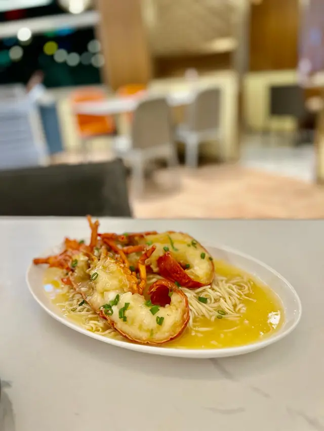 上湯開邊西澳洲龍蝦跟伊麵底