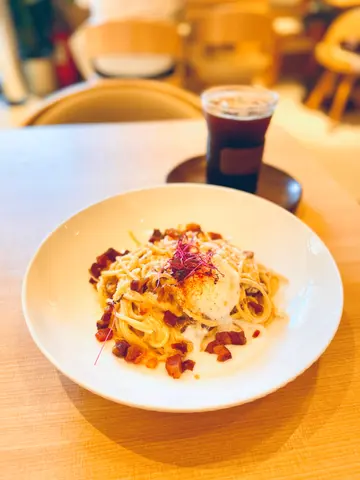 卡邦尼意粉配煙肉及溫泉蛋