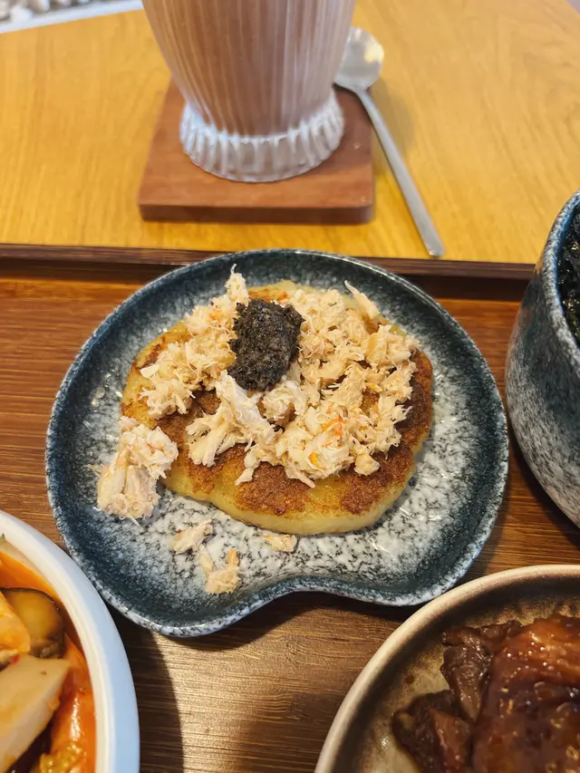 黑松露蟹肉薯仔餅