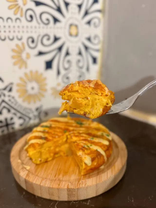 傳統煎蛋餅配辣肉腸