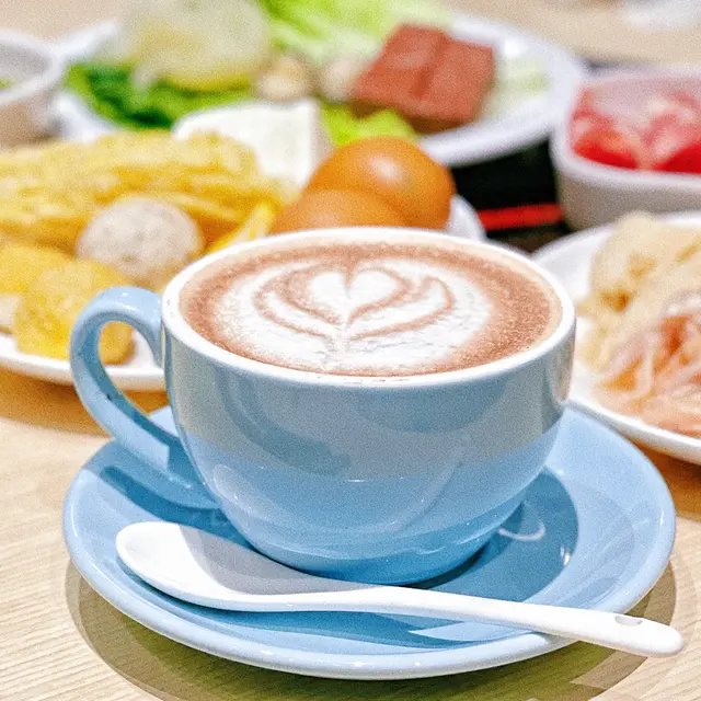 熱飲就必試即磨朱古力拿鐵,朱古力味同咖啡香配合得剛剛好,仲有拉花㗎!