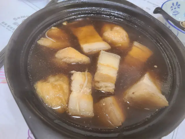 三層肉肉骨茶