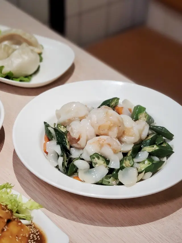 鮮百合秋葵炒蝦球