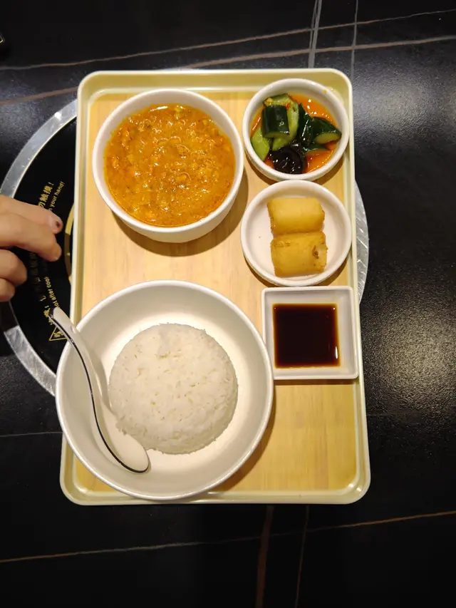 朋友叫咗蟹黃飯，我見佢全部食曬，好似好滋味咁樣，下次都要試下呢個飯。