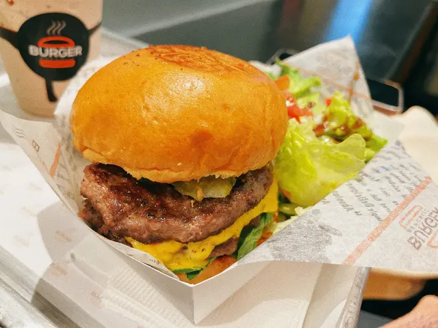 雙層芝士安格斯牛肉漢堡＆酸青瓜