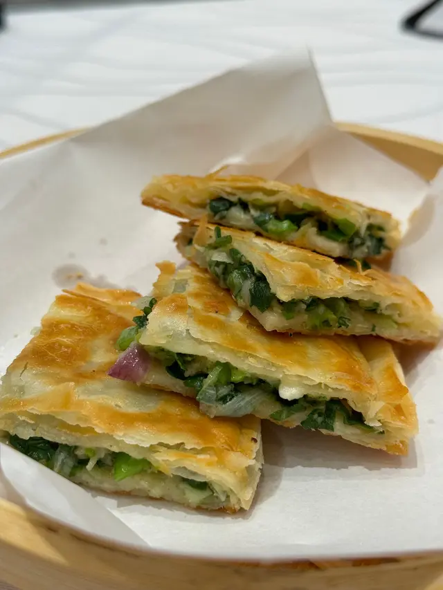 還想不到這𥚃也能是到香蔥煎餅～～皮薄微脆鹹香味十足！！也真想配一杯豆漿～～