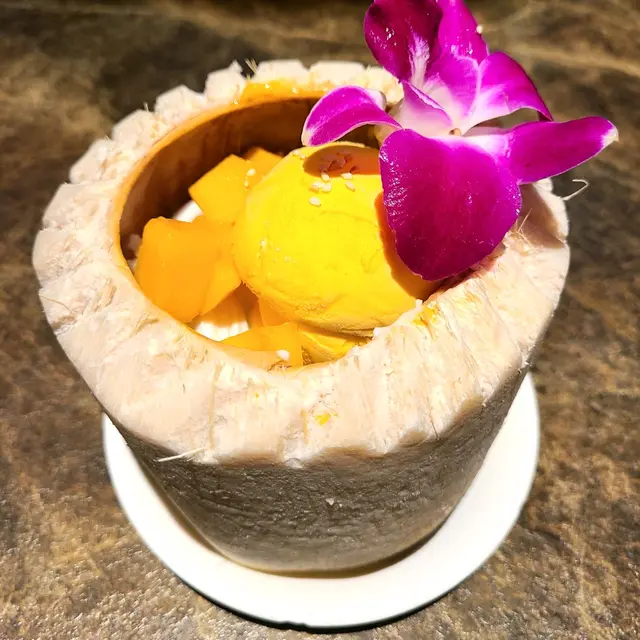 芒果雪糕配糯米飯