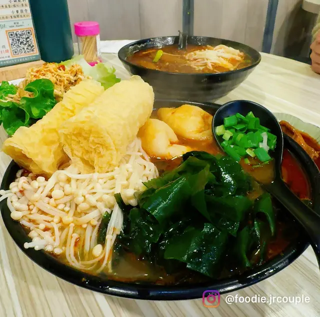 🍲麻辣小窩米線 (小小辣、金菇、螺旋藻、炸響鈴、手打魚腐）