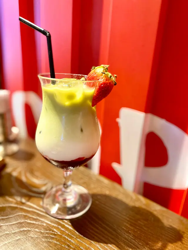 士多啤梨抹茶奶