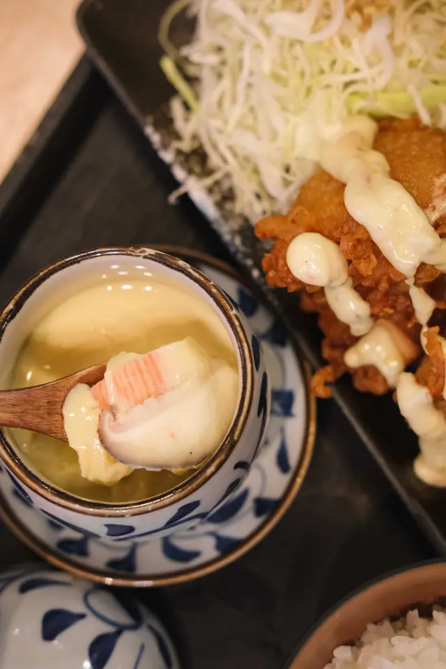 之前食開炸豬扒飯，都知道佢炸物係做得出色。今次試咗佢嘅南蠻炸雞，果然不負所望，好食! 
新鮮炸起嘅大大舊雞塊，肉嫩多汁，再點沙律醬一齊食係完美嘅配搭。成個set有湯有菜有蒸蛋先係$75 好抵食，真心推介👍🏼