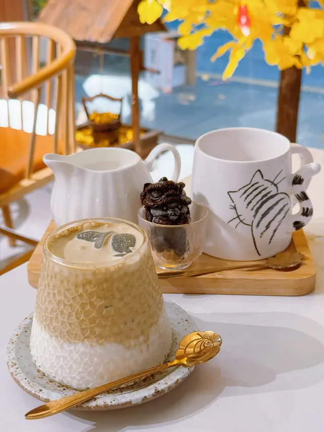 貓貓熱朱古力$56+焙茶富士山$56