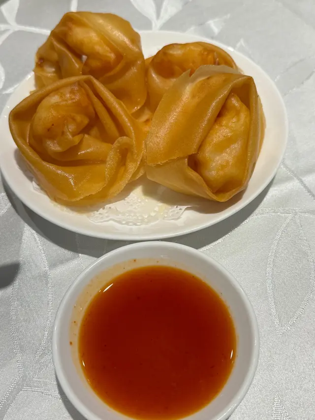 每次黎都會點呢樣，炸得香脆不利，內餡鮮蝦又多又大，配甜酸汁味道中和，起碼食2隻