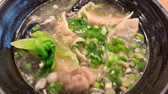 芫荽餃蟲草花餃雙拼