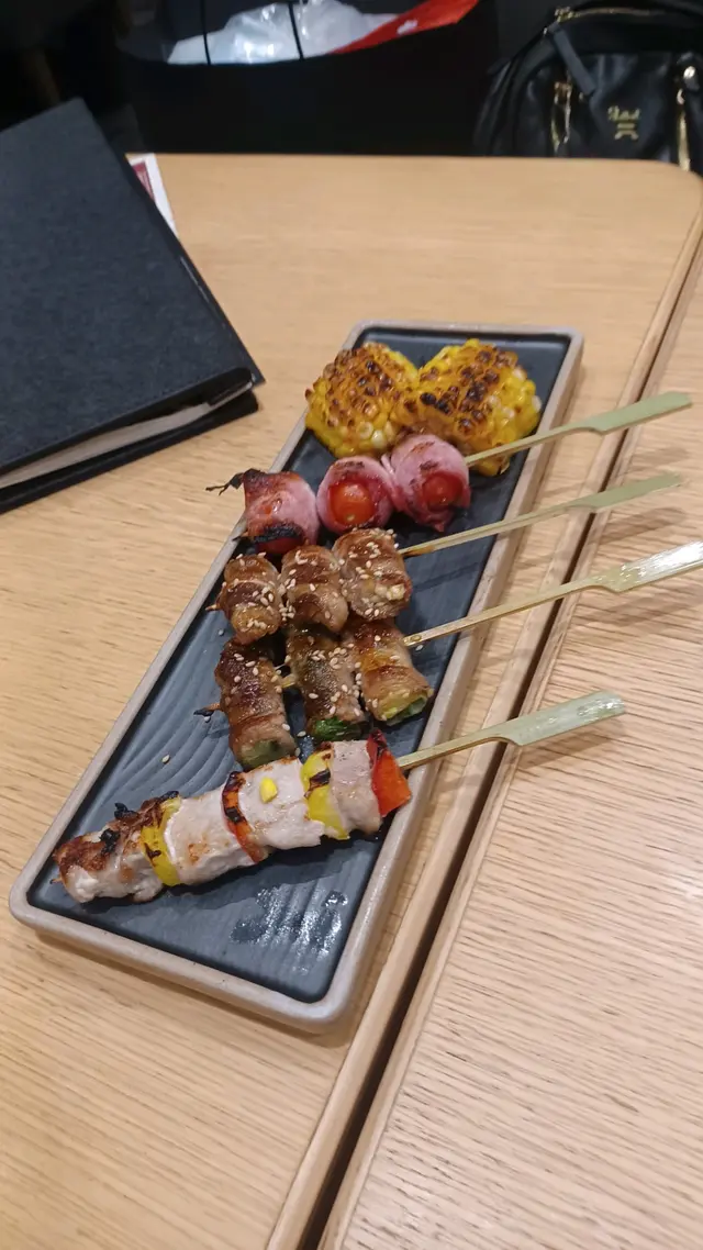 有5款，分別：豬頸肉／青葱牛肉卷／車厘茄煙肉／金菇牛肉卷／燒粟米