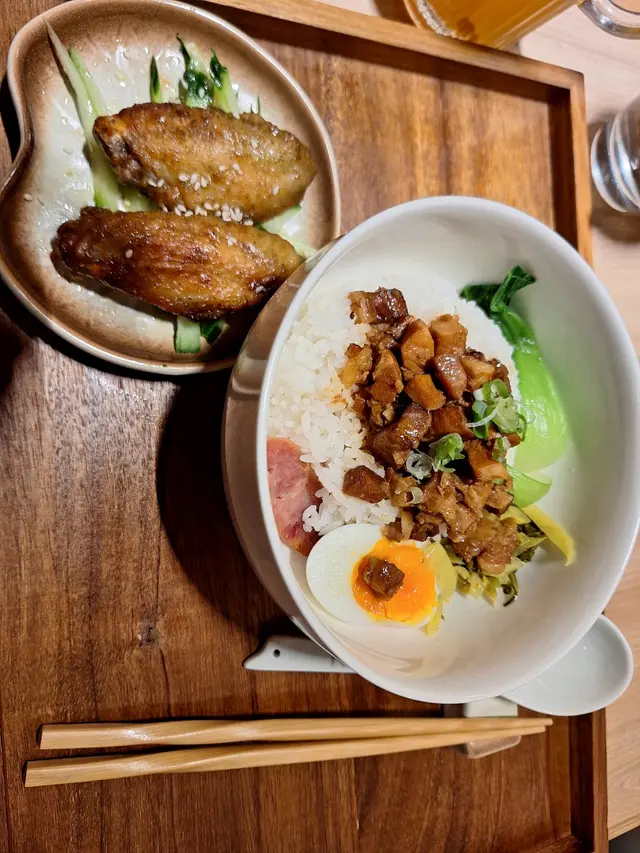 魯肉飯配香茅雞翅膀