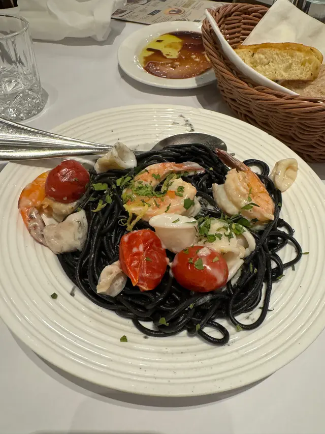 海鮮墨魚汁意粉