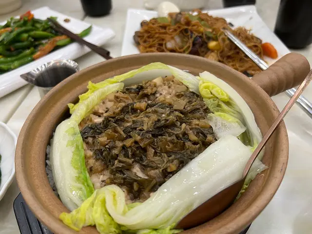 梅菜肉餅煲仔飯