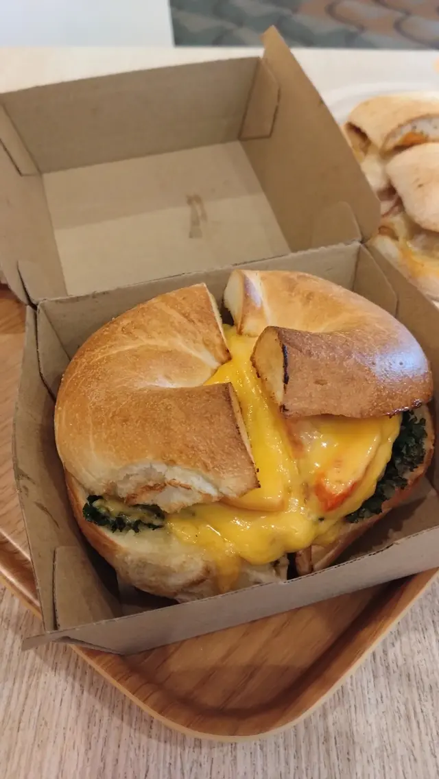 芝士吞拿魚 Bagel