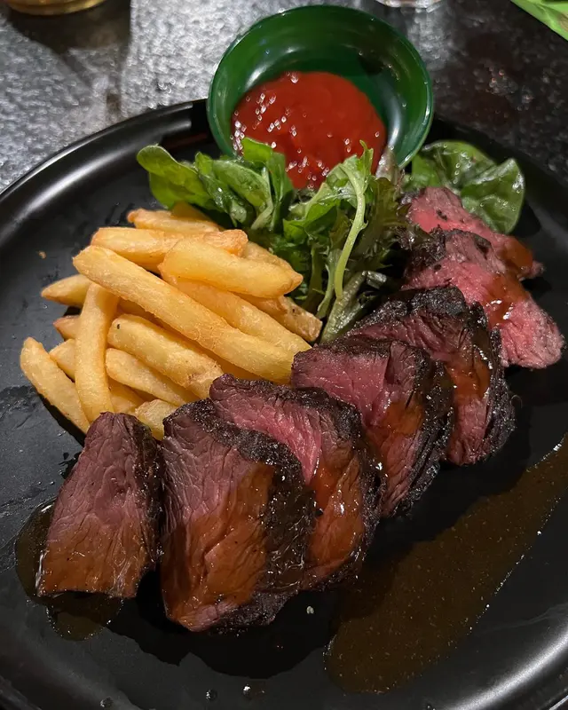 炭烤安格斯封門柳配燒汁薯條