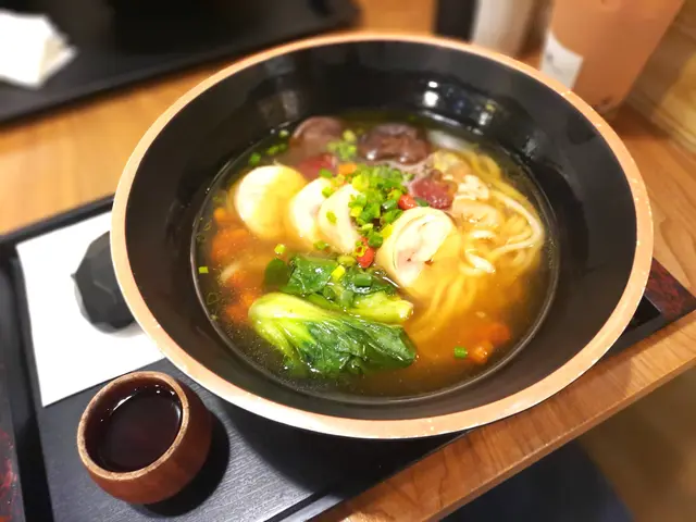 花雕麻油雞肉麵