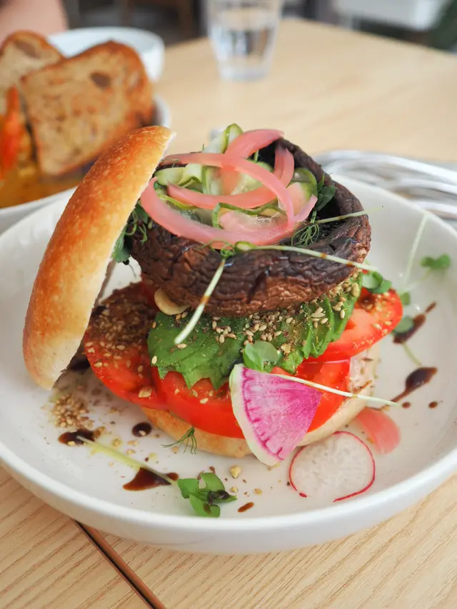 大啡菇牛油果貝果