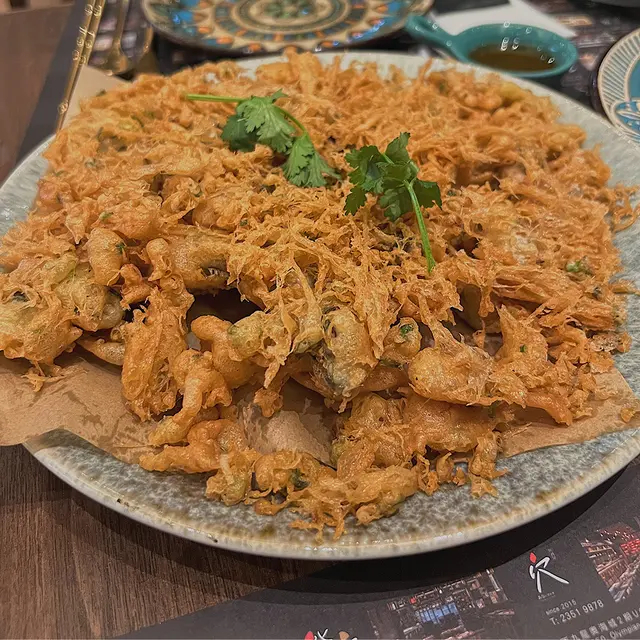 酥炸十足嘅蠔餅,非常新鮮熱辣。食落鮮甜,麵粉比例均勻食落唔會一嚿嚿。拎蠔餅啲炸碎撈飯食,非常惹味哦!