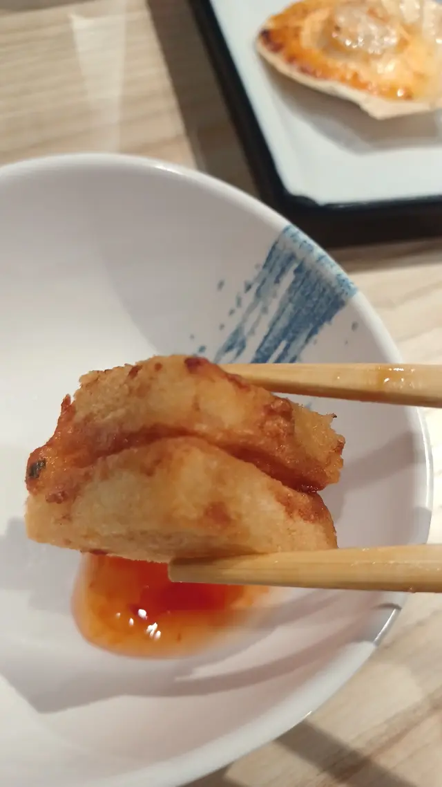 中間有蝦膠和蟹子, 惹味