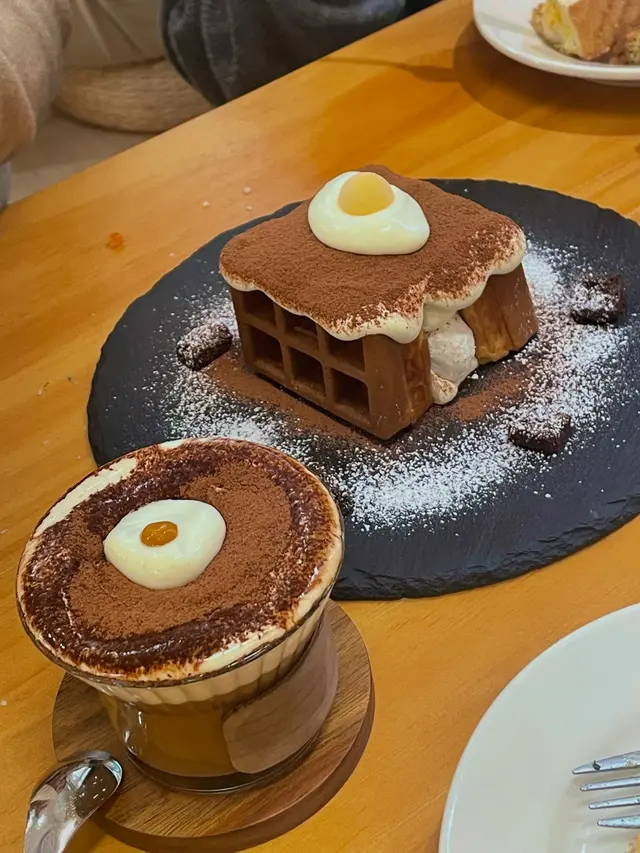 芝士奶蓋招牌窩夫