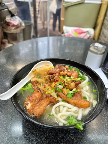 酸辣猪扒米线