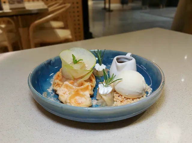 肉桂蘋果牛角包窩夫