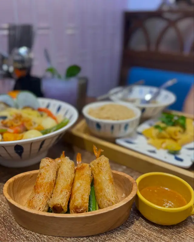 脆炸鳳尾蝦春卷