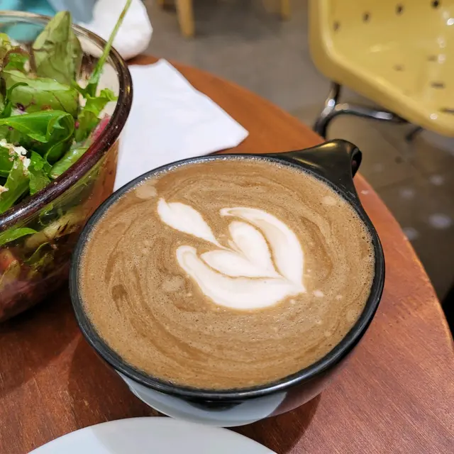 焙茶鮮奶(熱) $40 轉豆奶+$5