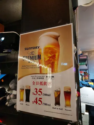 估唔到每次都有惊喜，元朗来讲呢间餐厅价钱经济实惠无得输，性价比超高西餐，食物新鲜，薄饼超正（有9种口味选择，个人偏好夏威夷）够薄，超脆口，龙虾汁海鲜烩饭，薄饼，意粉加$30仲配餐汤饮品沙律，虽然无饮餐饮，但好啤一啤，超抵饮啤酒（全日抵饮价，380ml$35, 700ml$45suntory premium）有白啤，黑啤仲有mix,mix可选50%+50%， 70%+30%，完全可以选自己喜好（扒餐，小食任均选择）可以来试食下西餐外仲可叫埋隔离间熹川粤大排档过来一齐食,凉拌鱼皮，估唔到有惊喜