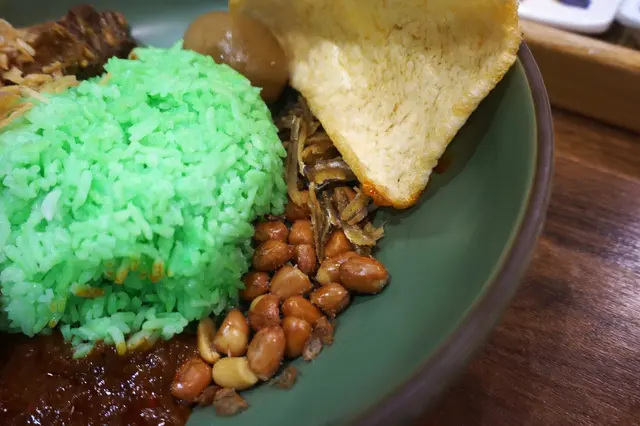 巴東牛肉配江魚椰漿飯