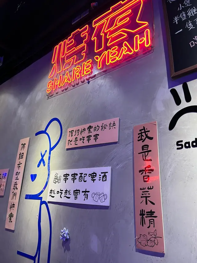 店內環境摩登時尚新穎,能引起食慾及適合打卡。