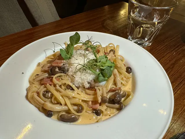 卡邦尼扁義大利麵伴溫泉蛋