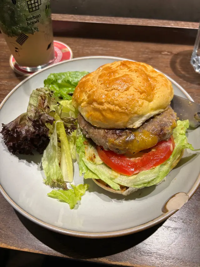 經典手打羊肉漢堡 (轉菠蘿包)